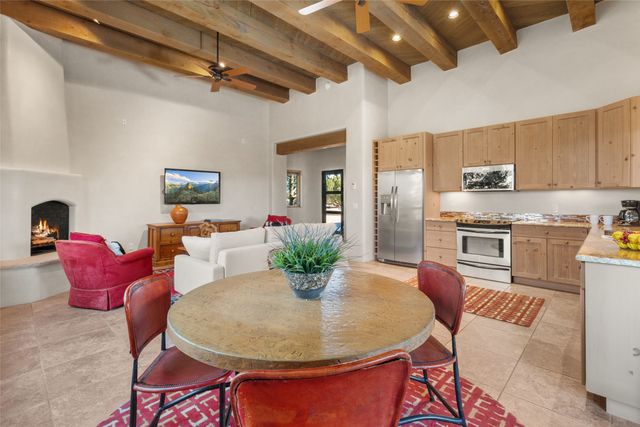 36 Paseo Aragon, Santa Fe, NM 87506