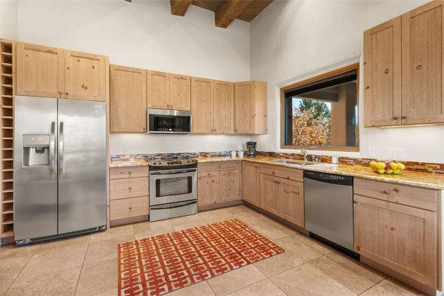 36 Paseo Aragon, Santa Fe, NM 87506