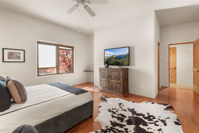 36 Paseo Aragon, Santa Fe, NM 87506