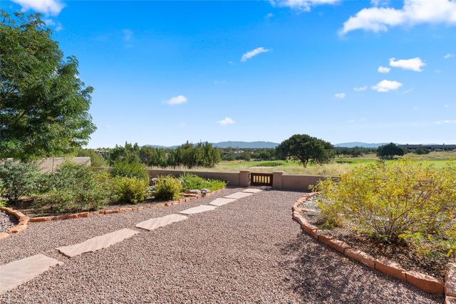 36 Paseo Aragon, Santa Fe, NM 87506