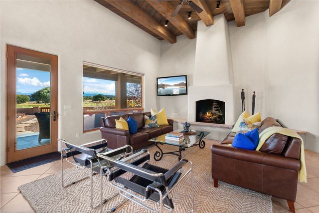36 Paseo Aragon, Santa Fe, NM 87506
