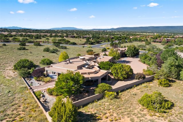 36 Paseo Aragon, Santa Fe, NM 87506