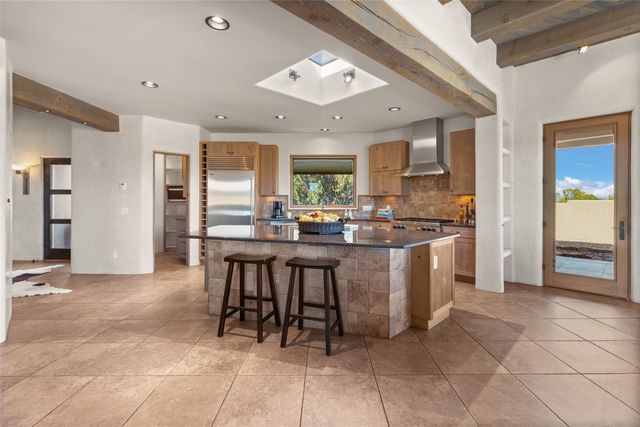 36 Paseo Aragon, Santa Fe, NM 87506