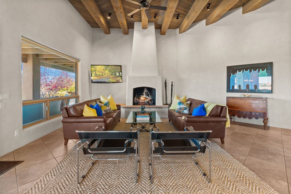 36 Paseo Aragon, Santa Fe, NM 87506