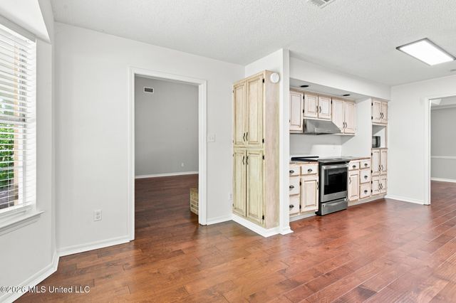 1314 Mill Circle, Ocean Springs, MS 39564