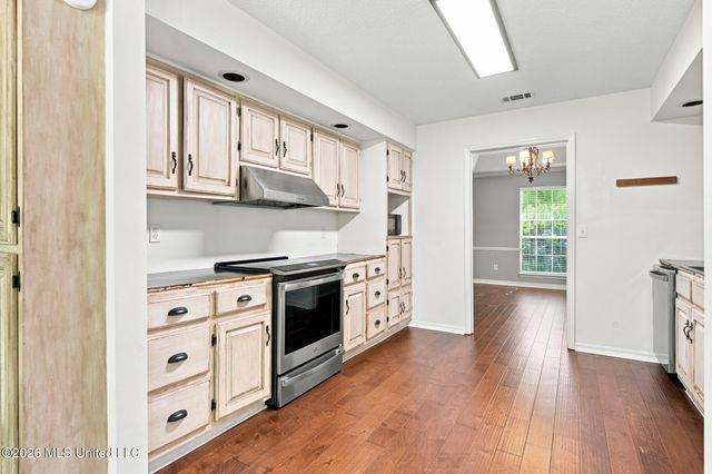 1314 Mill Circle, Ocean Springs, MS 39564