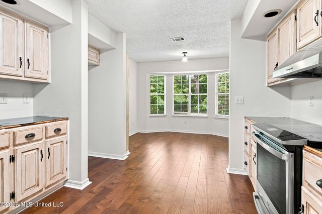 1314 Mill Circle, Ocean Springs, MS 39564