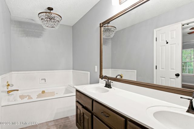 1314 Mill Circle, Ocean Springs, MS 39564