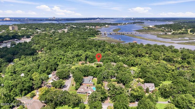 1314 Mill Circle, Ocean Springs, MS 39564