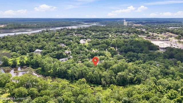 1314 Mill Circle, Ocean Springs, MS 39564