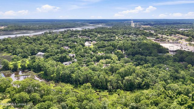 1314 Mill Circle, Ocean Springs, MS 39564