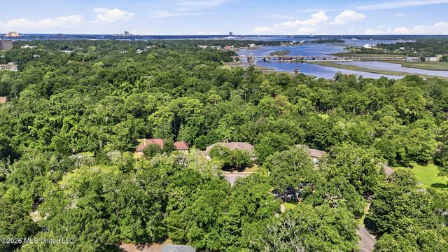 1314 Mill Circle, Ocean Springs, MS 39564