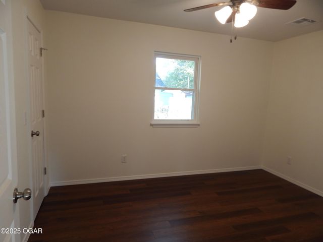 2402 E Laurel Street, Joplin, MO 64801