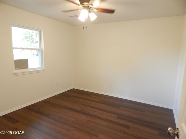 2402 E Laurel Street, Joplin, MO 64801