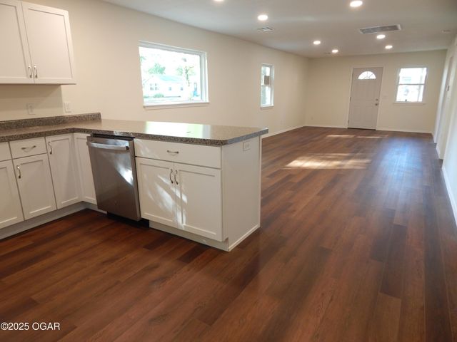 2402 E Laurel Street, Joplin, MO 64801