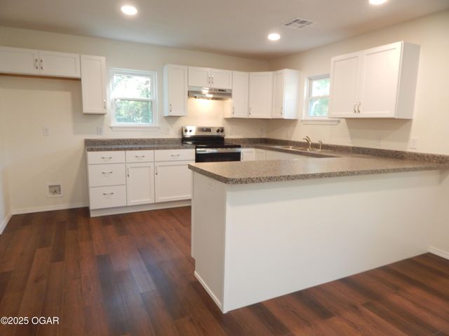 2402 E Laurel Street, Joplin, MO 64801