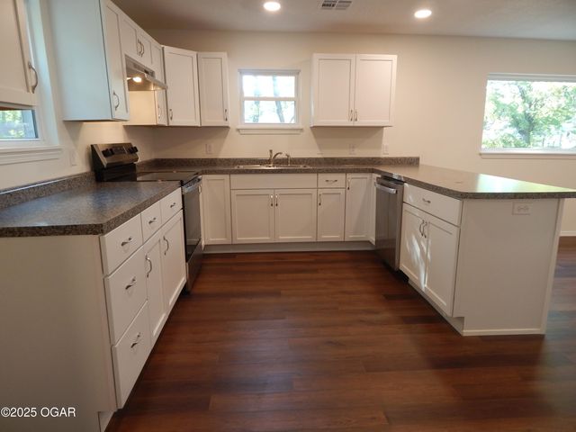 2402 E Laurel Street, Joplin, MO 64801