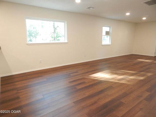 2402 E Laurel Street, Joplin, MO 64801