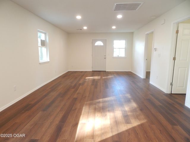 2402 E Laurel Street, Joplin, MO 64801