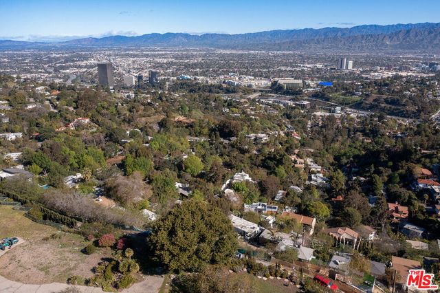 7315 W Pyramid Place, Los Angeles, CA 90046