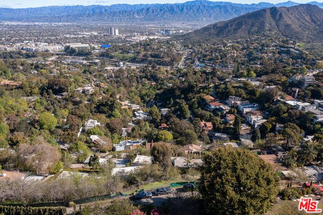 7315 W Pyramid Place, Los Angeles, CA 90046