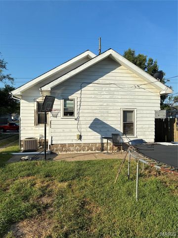 417 E Saint Louis Avenue, East Alton, IL 62024