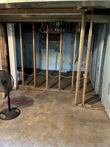 417 E Saint Louis Avenue, East Alton, IL 62024
