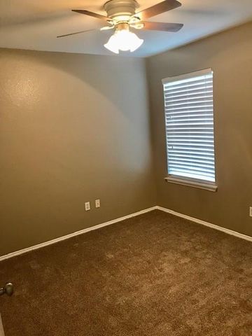 300 Luna Vista DR, Hutto, TX 78634