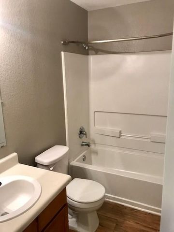 300 Luna Vista DR, Hutto, TX 78634