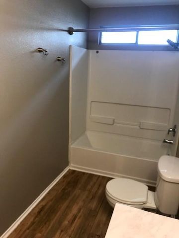 300 Luna Vista DR, Hutto, TX 78634