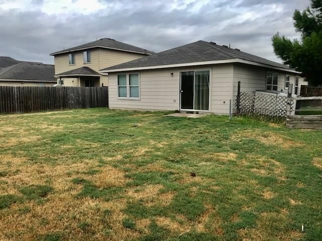 300 Luna Vista DR, Hutto, TX 78634