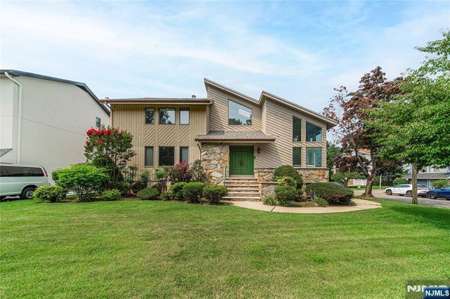 15 Hudson Terrace, Englewood Cliffs, NJ 07632