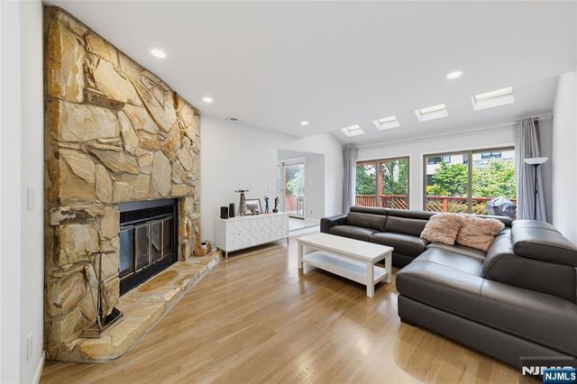 15 Hudson Terrace, Englewood Cliffs, NJ 07632