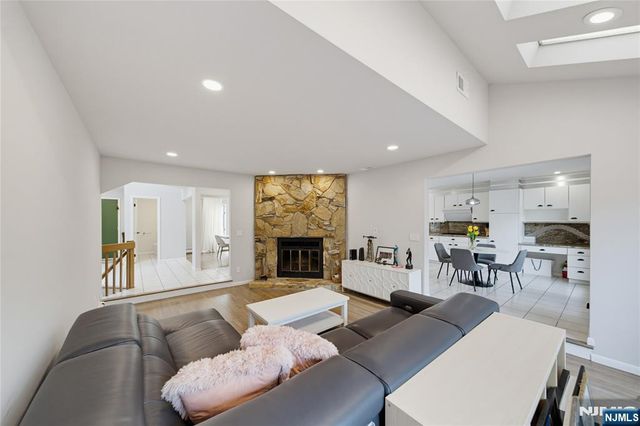 15 Hudson Terrace, Englewood Cliffs, NJ 07632