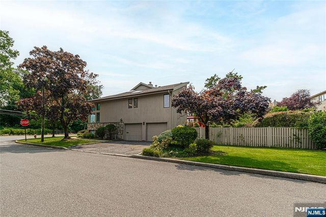 15 Hudson Terrace, Englewood Cliffs, NJ 07632