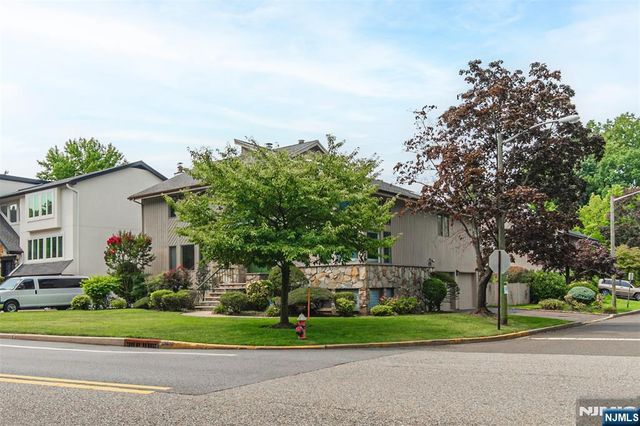 15 Hudson Terrace, Englewood Cliffs, NJ 07632