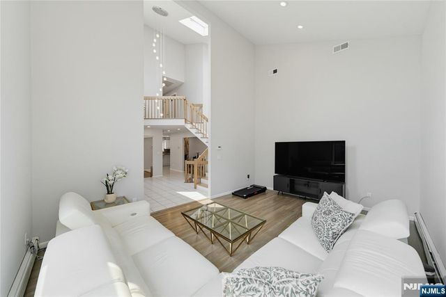 15 Hudson Terrace, Englewood Cliffs, NJ 07632