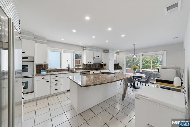15 Hudson Terrace, Englewood Cliffs, NJ 07632
