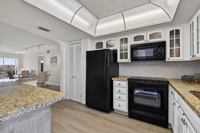 907 Marina Drive Unit 306, North Palm Beach, FL 33408