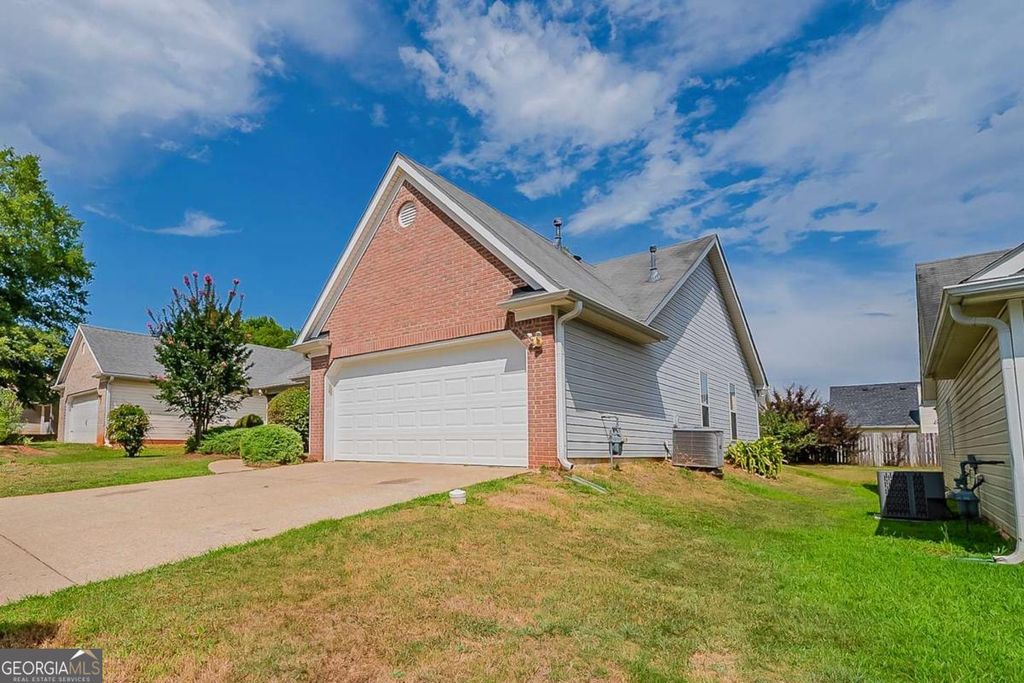 2494 Hillvale Circle, Lithonia, GA 30058