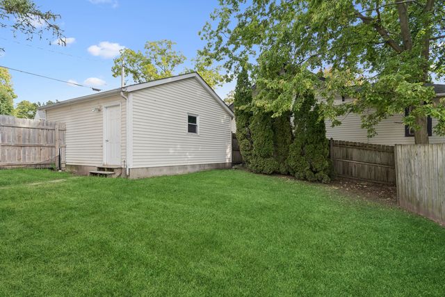 215 Illinois Avenue, St. Charles, IL 60174