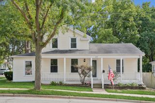 215 Illinois Avenue, St. Charles, IL 60174