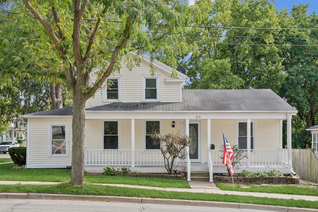 215 Illinois Avenue, St. Charles, IL 60174