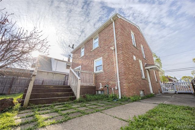 2215 Forest Avenue, Niagara Falls, NY 14301