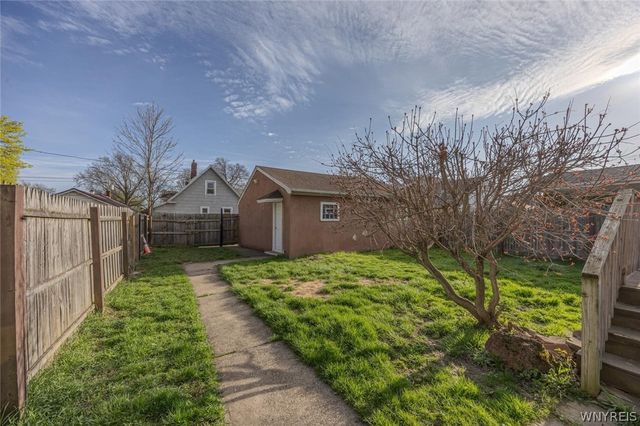 2215 Forest Avenue, Niagara Falls, NY 14301