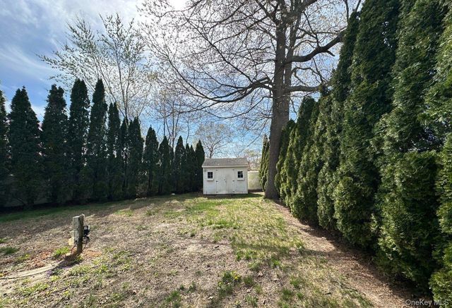 2 East Avenue, Coram, NY 11727