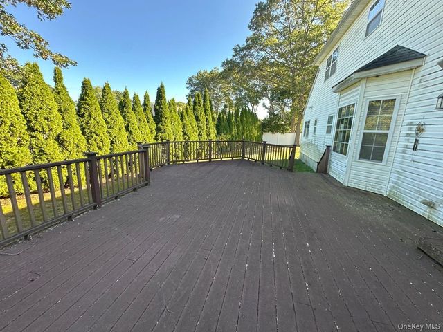2 East Avenue, Coram, NY 11727