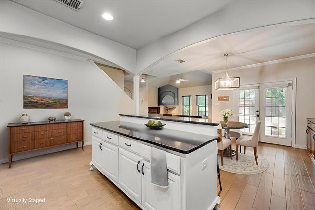 315 Navajo Trail, Lake Kiowa, TX 76240