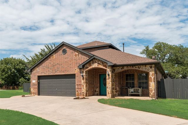 315 Navajo Trail, Lake Kiowa, TX 76240