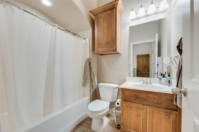 315 Navajo Trail, Lake Kiowa, TX 76240